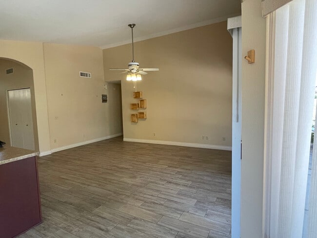 Family room - 1220 W Butler Dr