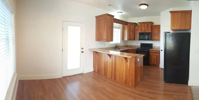 Foto del edificio - 4 bed 2.5 bath townhome in Rexburg