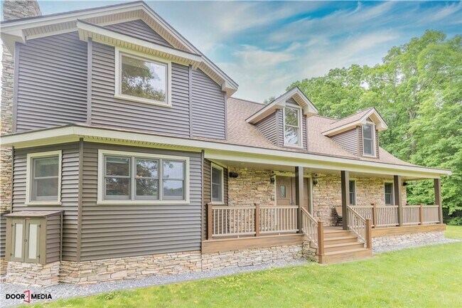 Foto del edificio - Gorgeous Resort-Like 4 Bedroom