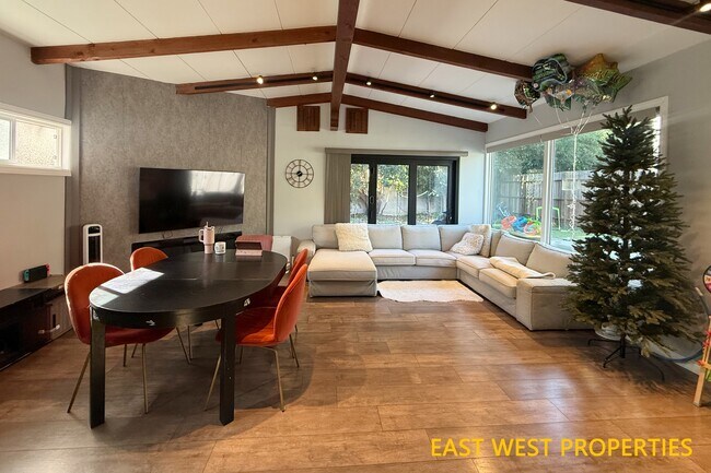 Foto del edificio - 4337 Coolidge Ave