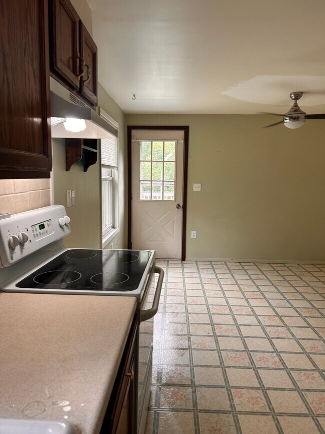 Foto del edificio - 47 Lakeland Dr