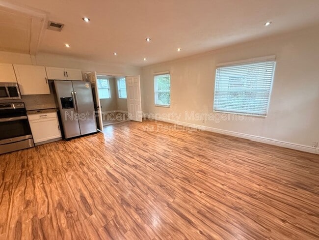 Building Photo - 2855 Ernest St