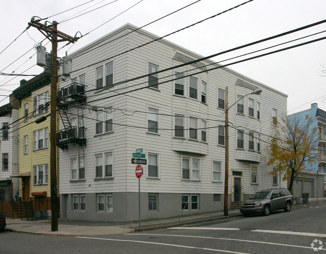 681691 Summer Ave, Newark, NJ 07104 Apartments in Newark, NJ