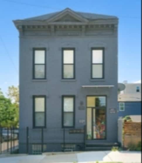 Building Photo - 1001 W 16th St