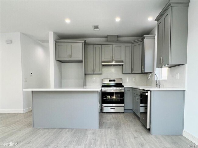 Foto del edificio - 3 br, 2 bath Duplex - 226 N Broadmoor Ave