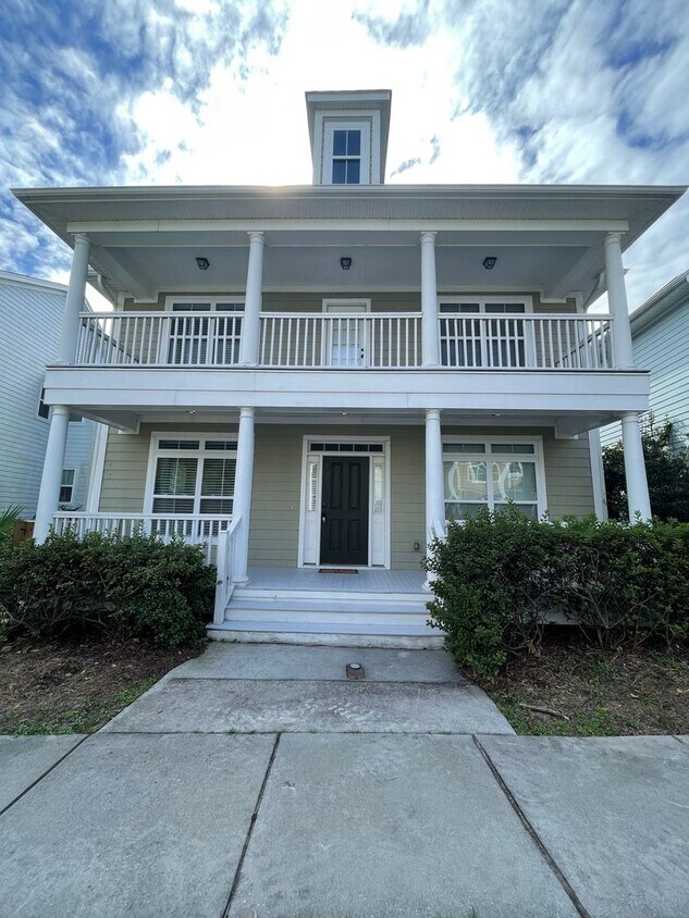 Foto principal - Park Circle Townhome!