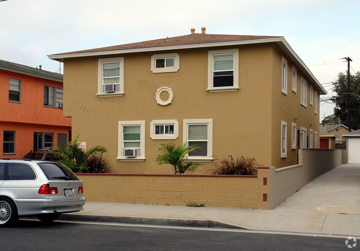 Foto del edificio - 12451 Grevillea Ave