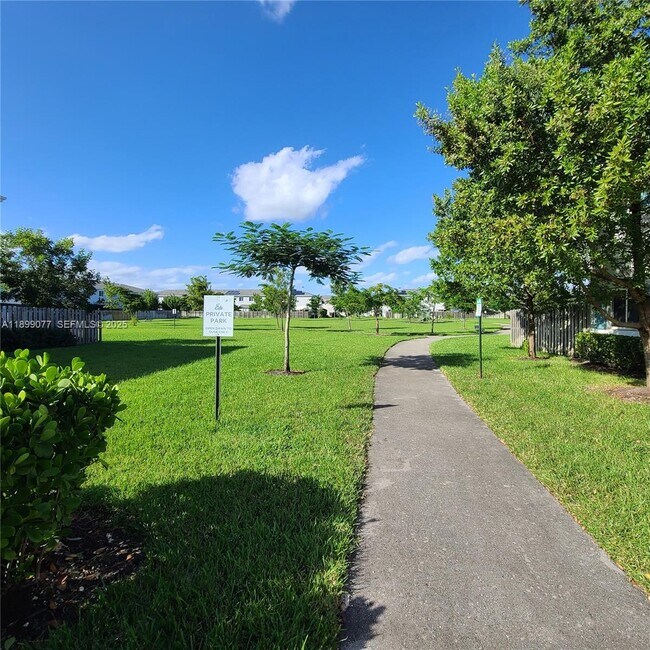 Foto del edificio - 452 NW 12th Pl