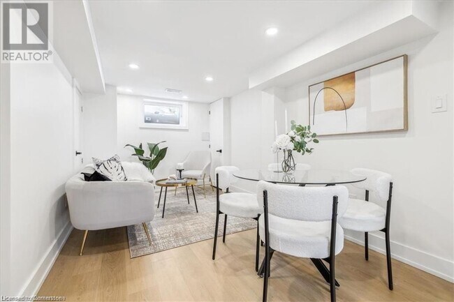 Photo du bâtiment - 98 E 37th St