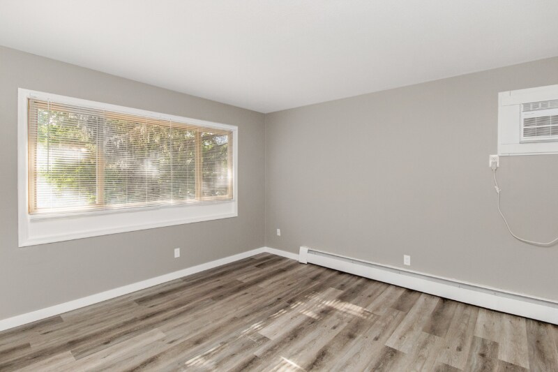 6061 2nd St NE Unit 4, Fridley, MN 55432 Room for Rent in Fridley, MN