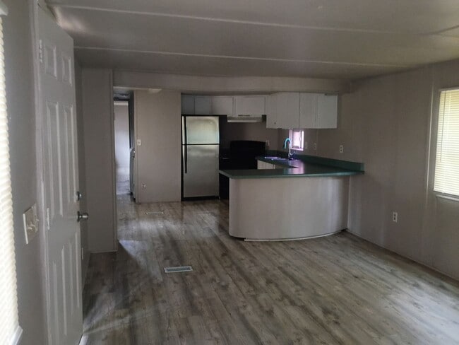 Building Photo - Home For Rent