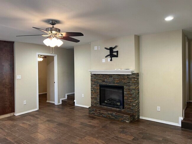 Foto del edificio - 208 W Chapoy St