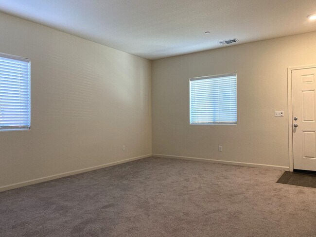 Foto del edificio - Spacious 4 bedroom/2 bath home waiting to ...