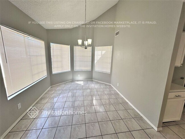Foto del edificio - 6334 W Golden Ln