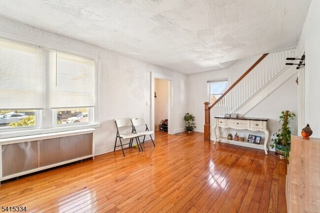 Foto del edificio - 359 Bogert Ave