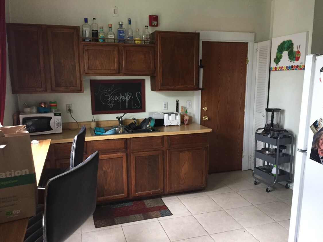 Large Kitchen - 3016 Irving Ave S