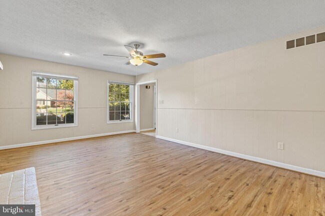 Building Photo - 724 Treys Dr
