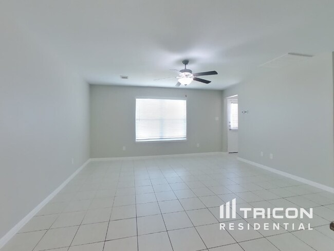 Building Photo - 425 Palomino Stand Dr