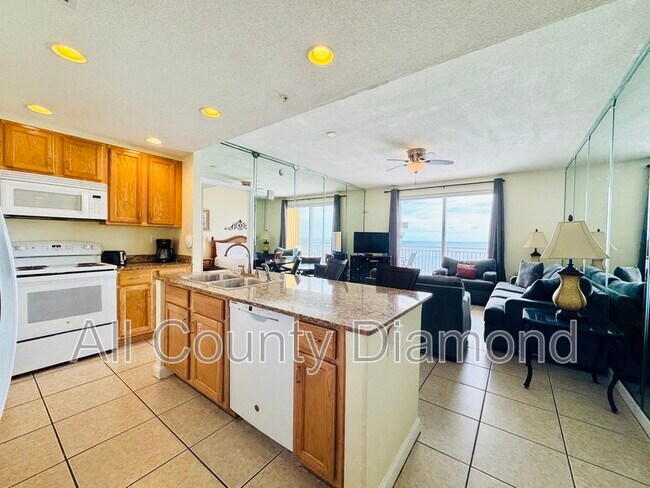 Foto del edificio - 12011 Front Beach Rd