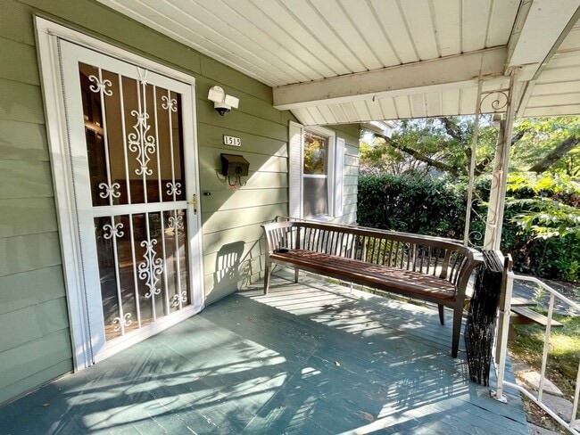 Photo - 2+ Bed / 1 Bath Charming House (with basement) in Sellwood