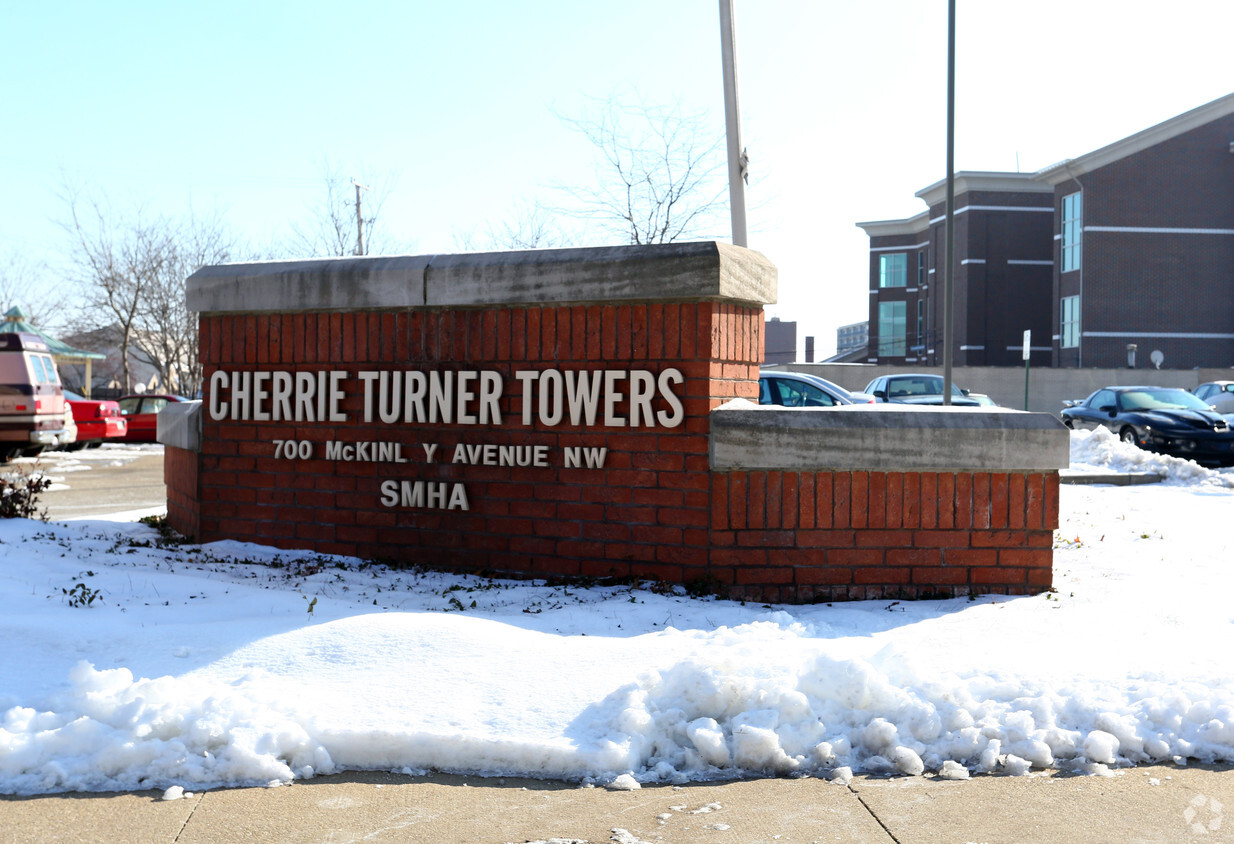 Building Photo - Cherrie Turner Towers