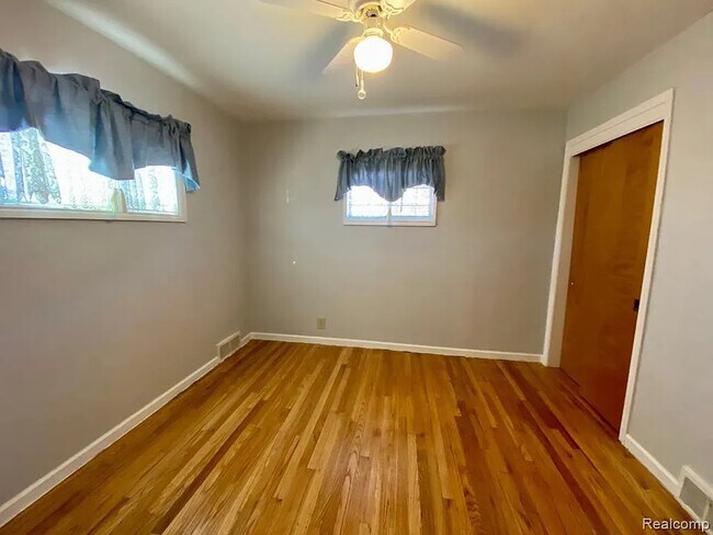 Foto del edificio - 2810 Maplewood Ave