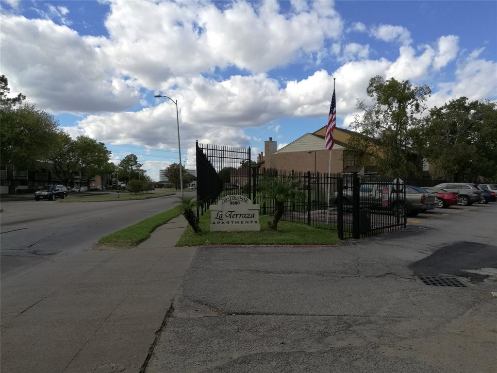 Primary Photo - 9800 Braeburn Glen Blvd