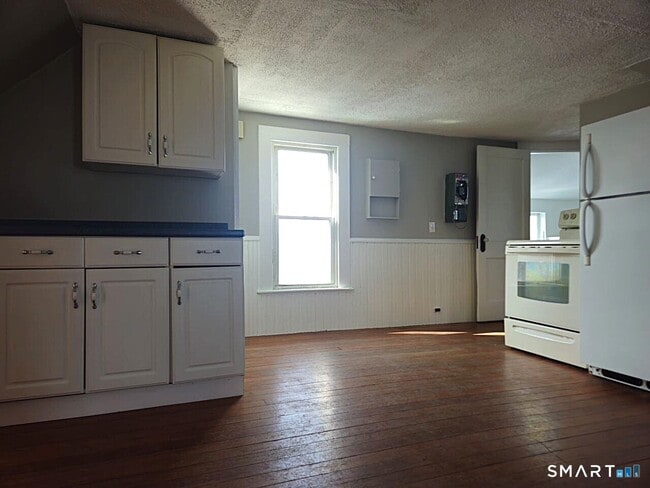 Building Photo - 21 Sigourney St