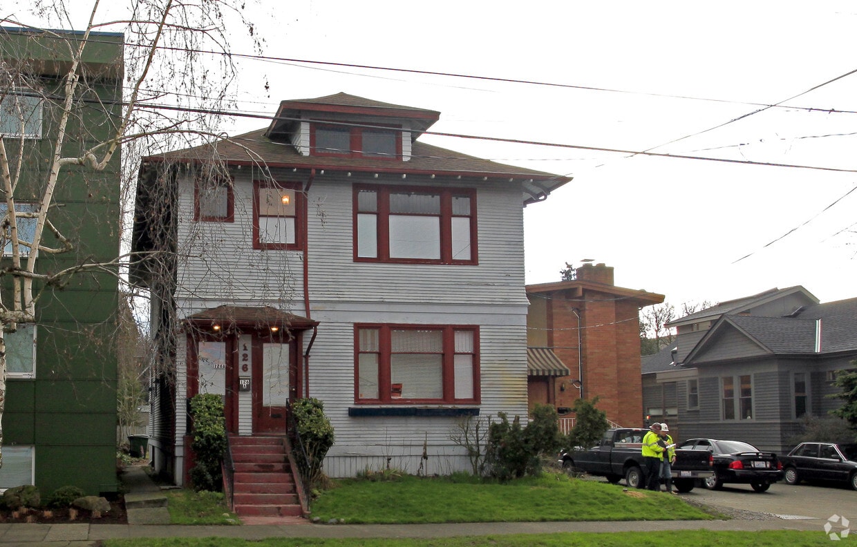 Primary Photo - 120-126 10th Ave E