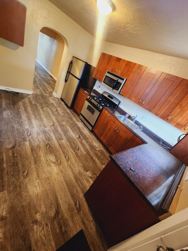 Foto del edificio - 2 Bed 1 Bath Townhouse for Rent in Lawrenc...