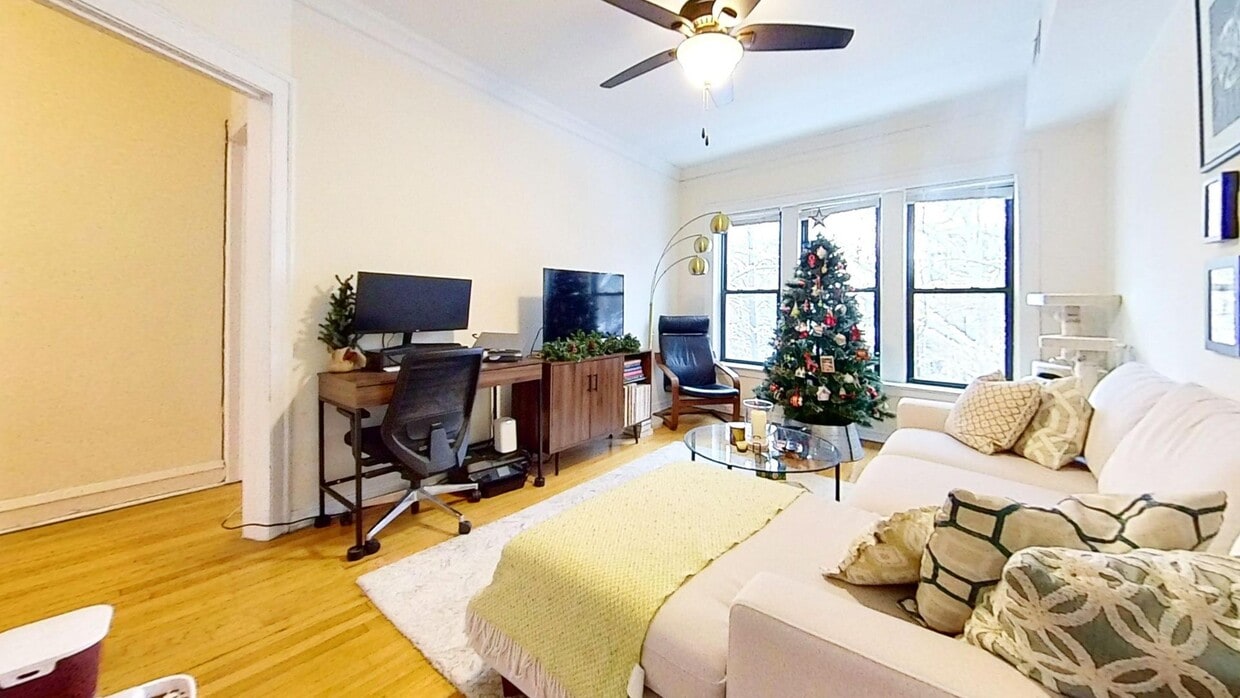 Primary Photo - Second Floor North Center One Bedroom