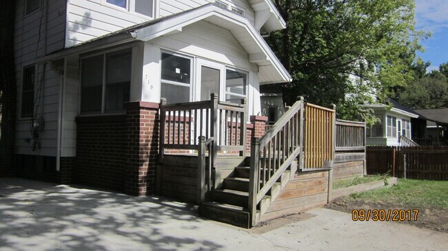 Building Photo - 719 Douglas Ave