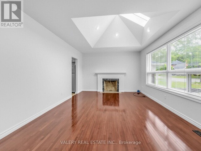 Building Photo - 1366 Applewood Rd