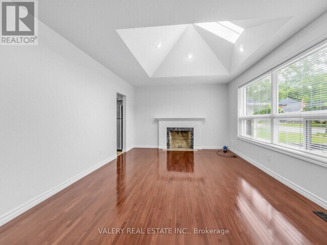 Photo du bâtiment - 1366 Applewood Rd