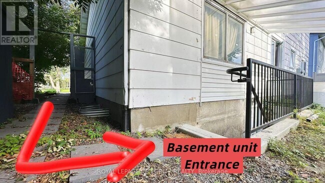 Photo du bâtiment - 3420 Albion Rd S