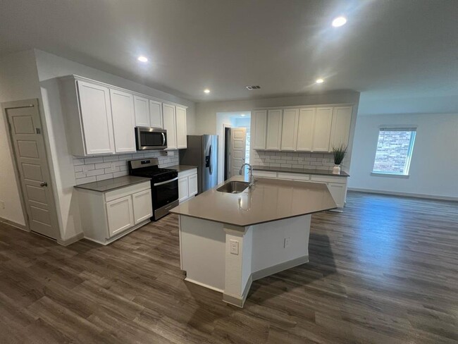 Building Photo - 7915 Murciana Dr