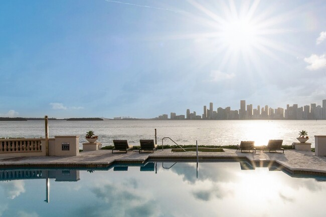 Foto del edificio - 19116 Fisher Island Dr