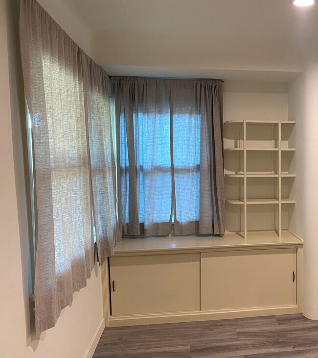 Foto del edificio - 1523 N Grand Oaks Ave