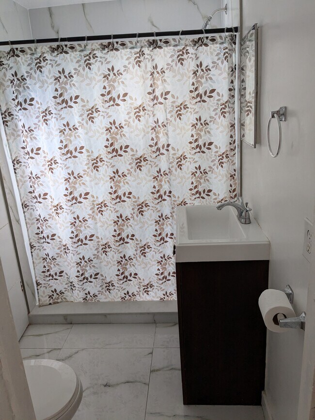 Foto del edificio - 574 NE 65th St