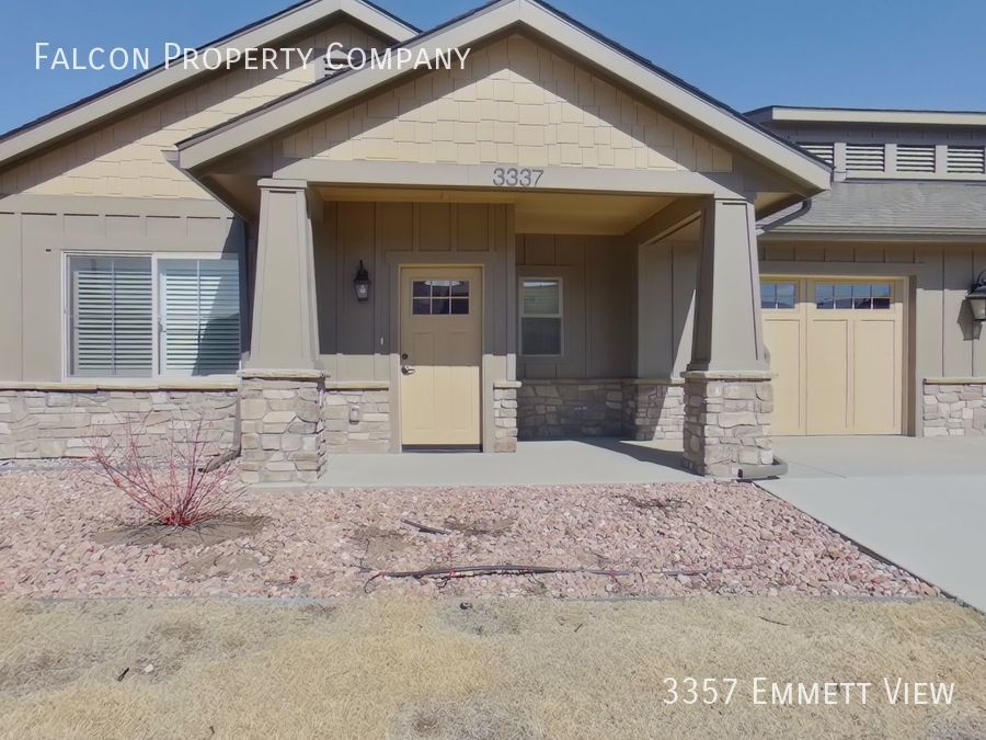 Easy Living Townhome in Gated Community House Rental in