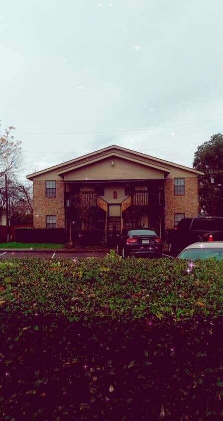 Primary Photo - Green Oaks Apartments