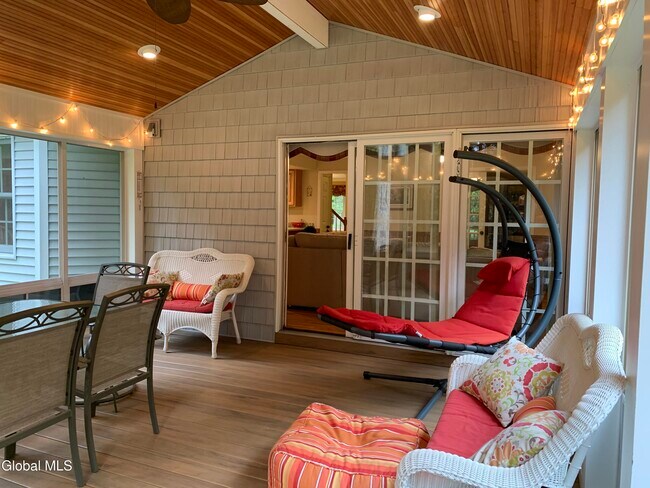 Foto del edificio - 8 Amanda Ct