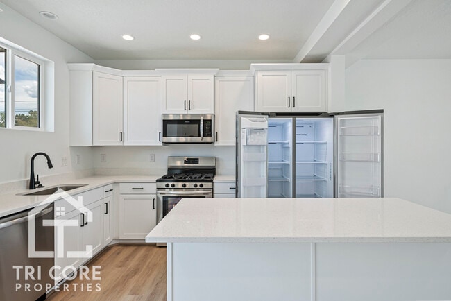 Building Photo - townhome
