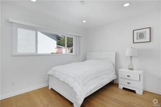 Building Photo - 22335 Kittridge St