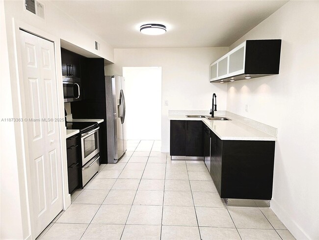 Foto del edificio - 8517 NW 7th St