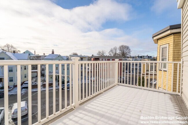 Foto del edificio - Hip 3 bed 1 bath