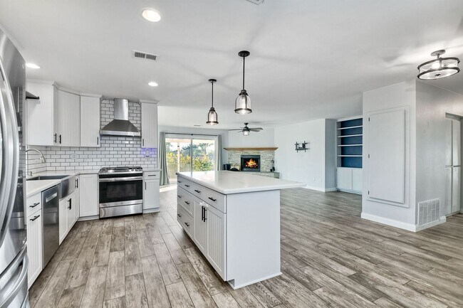 Building Photo - Great 4 Bedroom House, Perfect to call you...