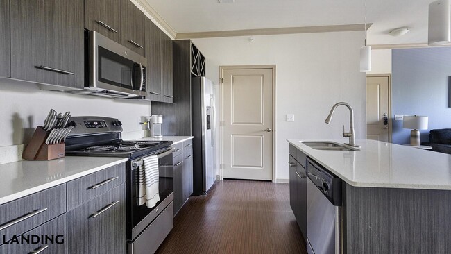 Foto del edificio - 7602 Luskey Blvd