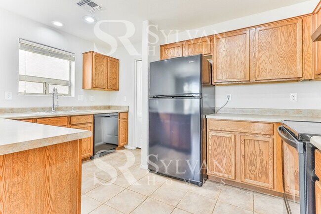 Building Photo - Spacious 4BR 3BA Home