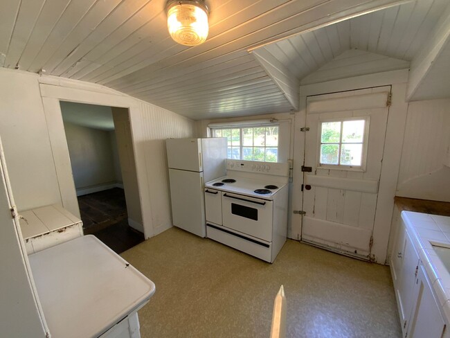 Building Photo - Barnwell/Thompson Property